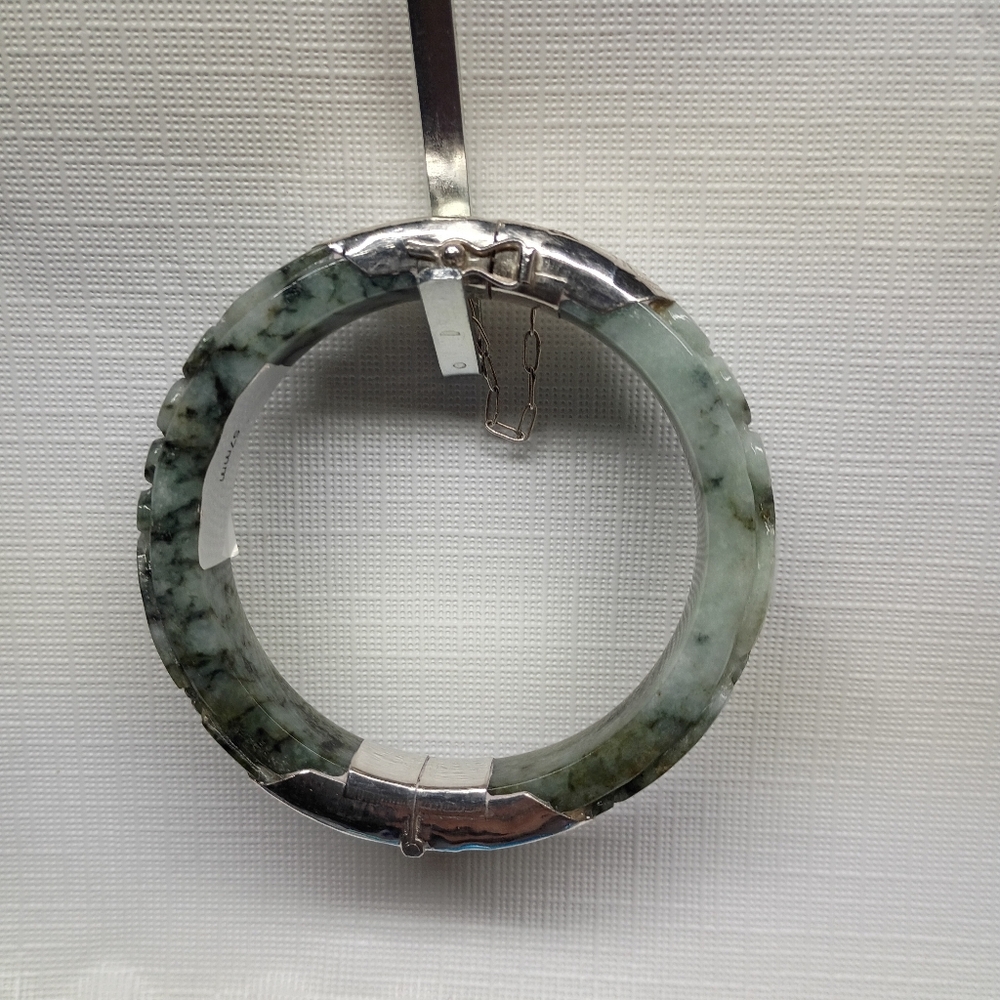 Jadeite Bangle - Picture 2 of 6